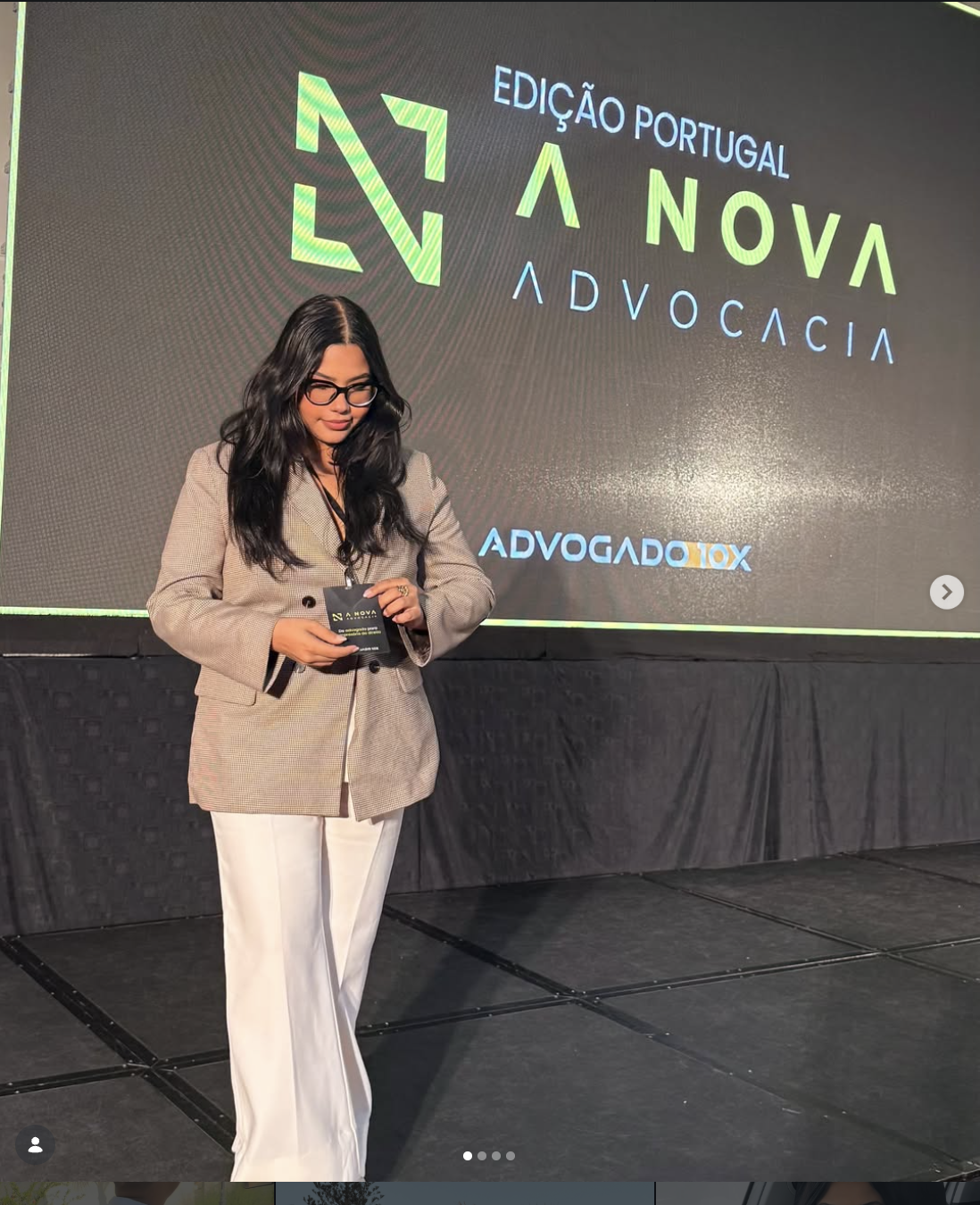 Rhaynara Moraes no palco do evento A Nova Advocacia em Portugal